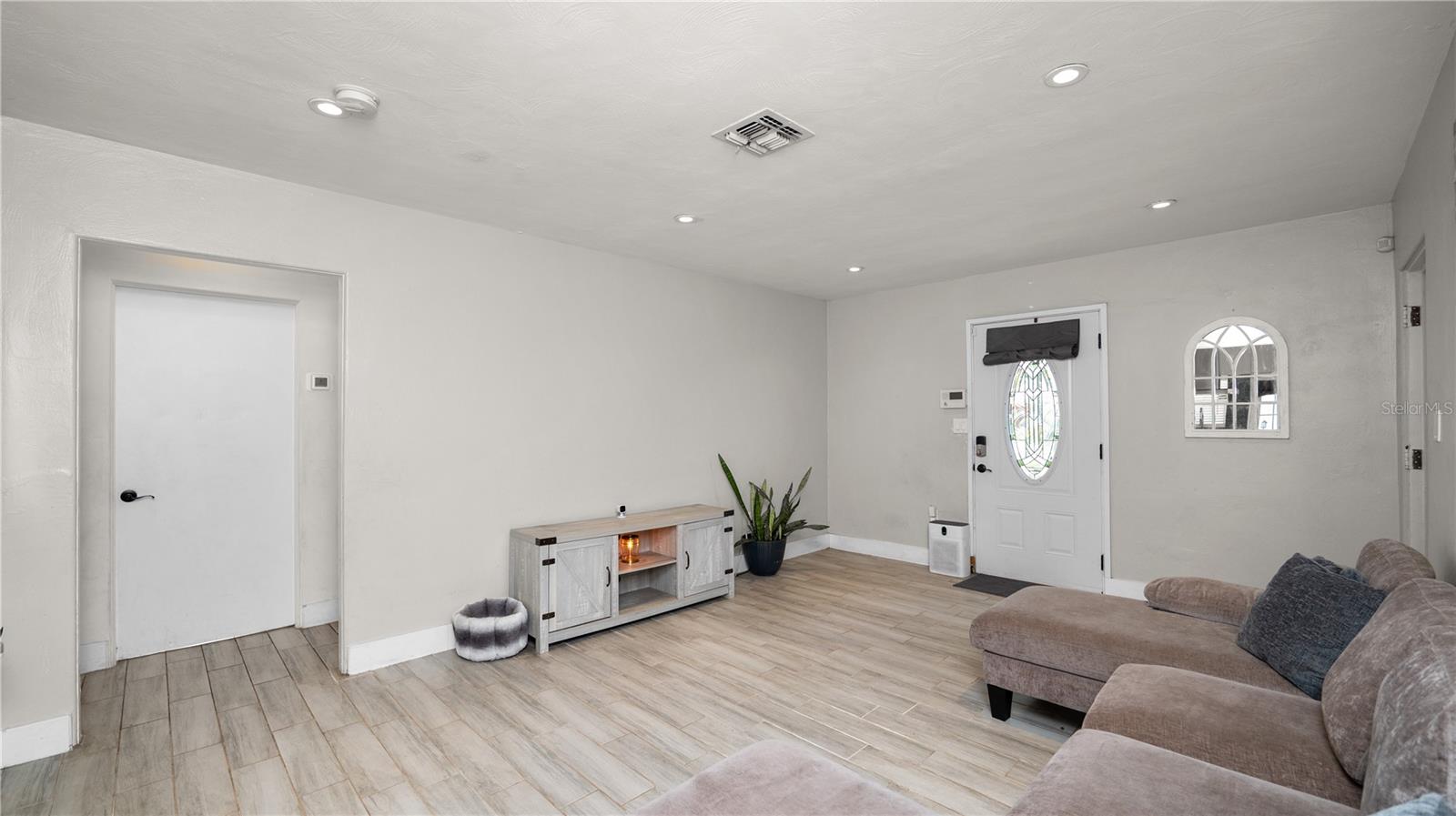 Image 10 of 49 For 544 Avenue G Se