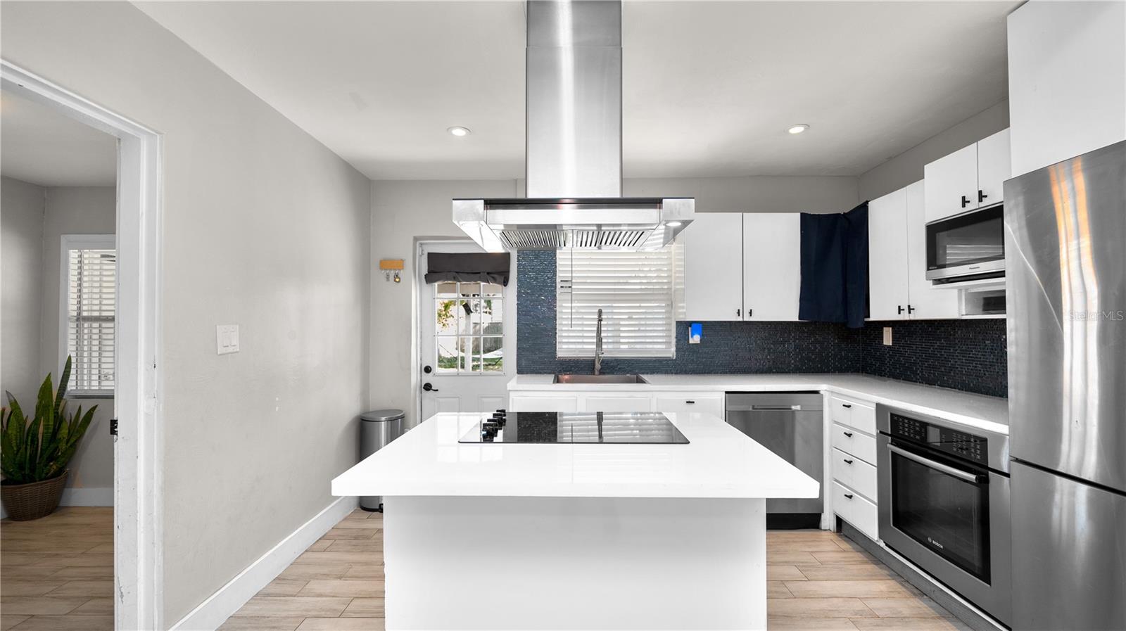Image 12 of 49 For 544 Avenue G Se