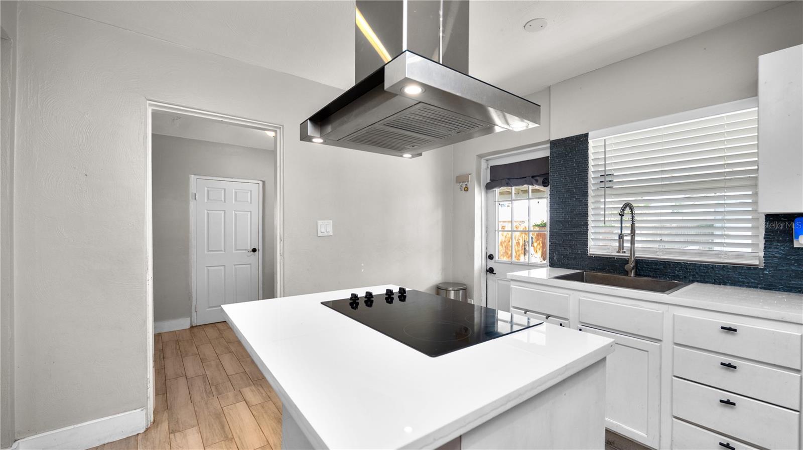 Image 16 of 49 For 544 Avenue G Se
