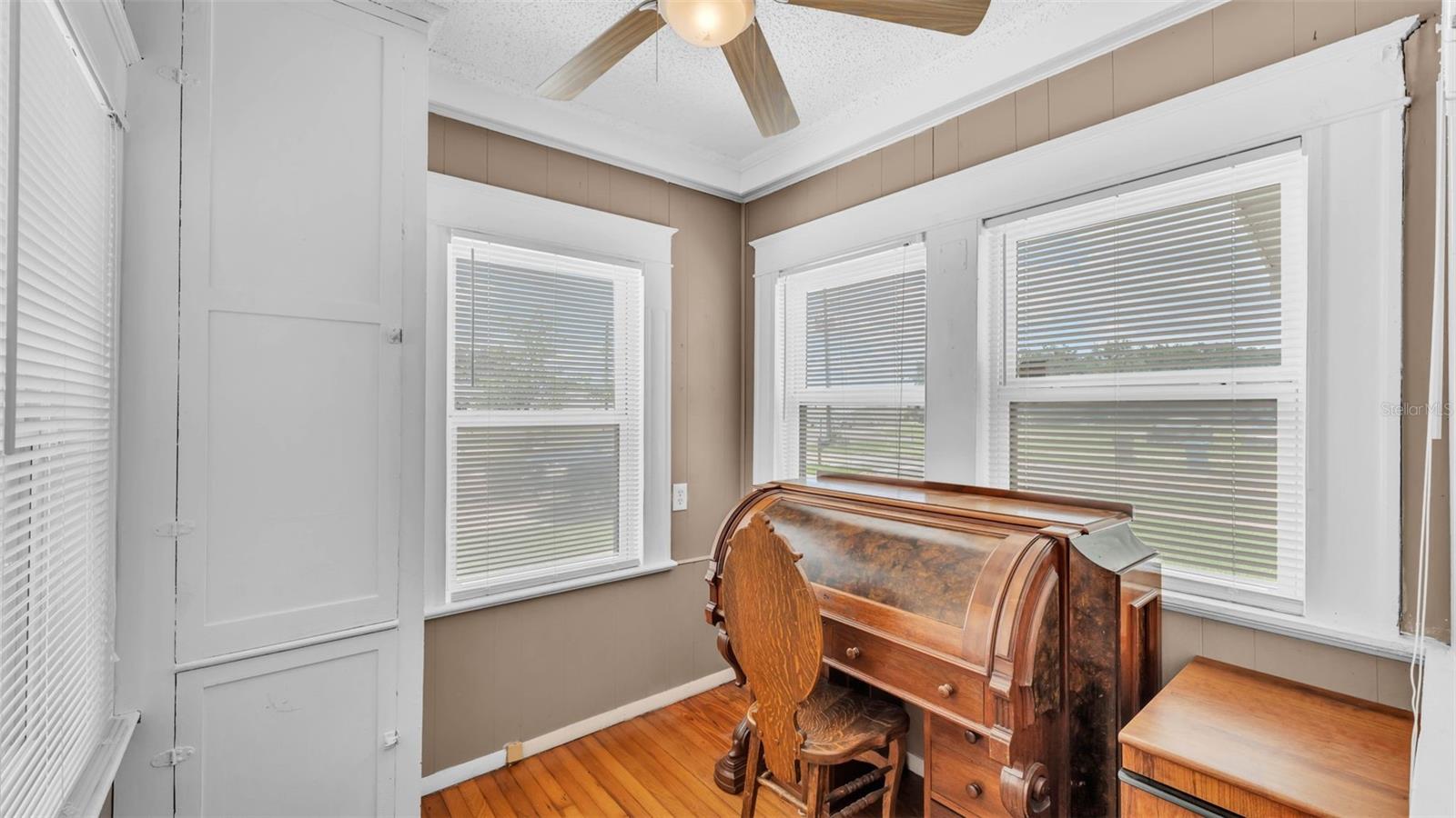 Image 10 of 43 For 236 Seminole Avenue