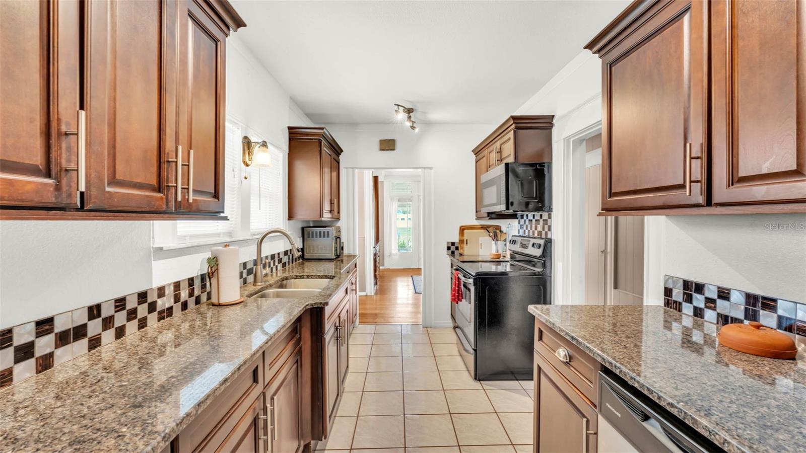 Image 16 of 43 For 236 Seminole Avenue