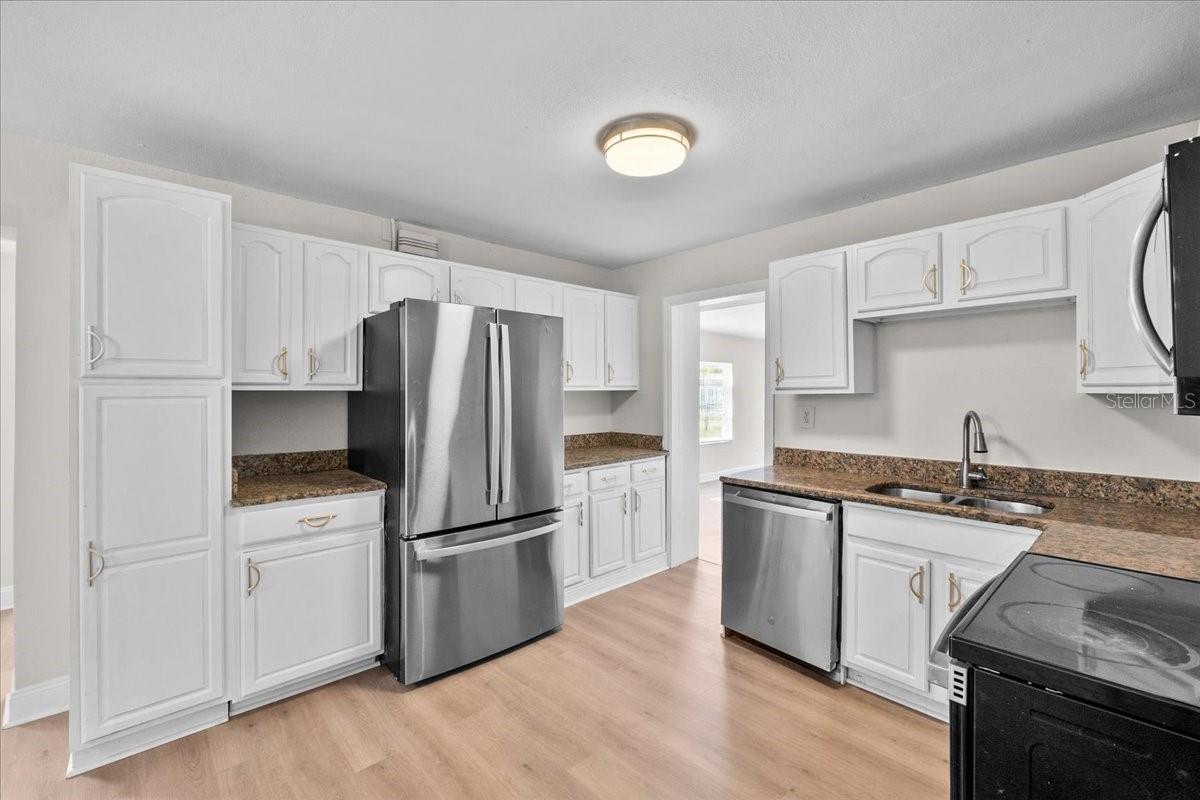 Image 10 of 58 For 405 7th Avenue