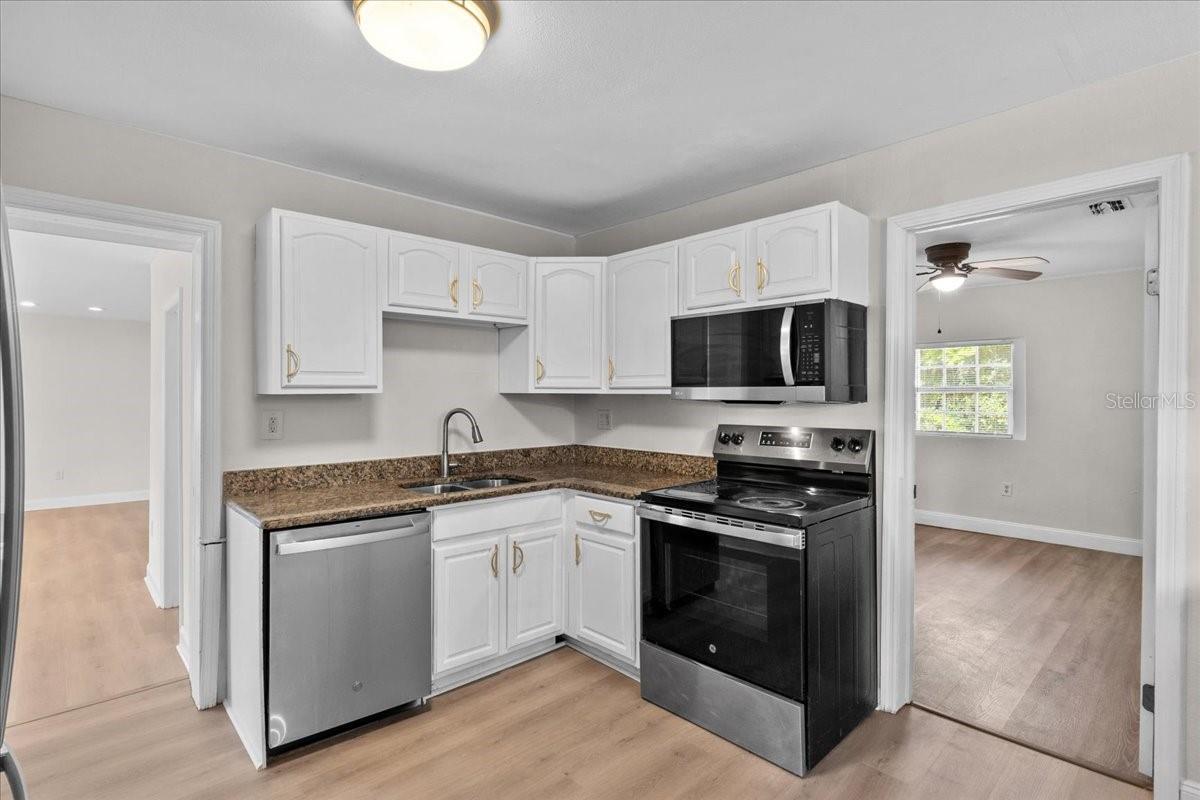 Image 11 of 58 For 405 7th Avenue