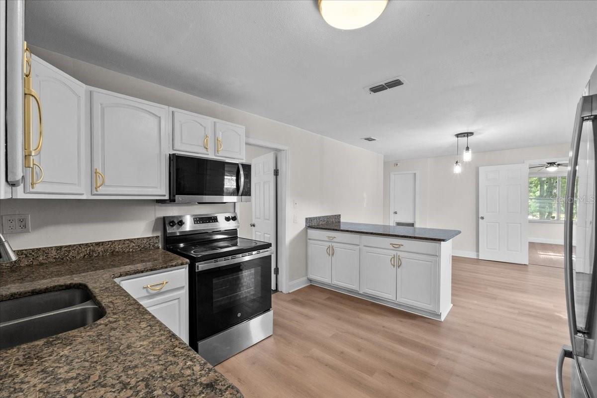 Image 12 of 58 For 405 7th Avenue