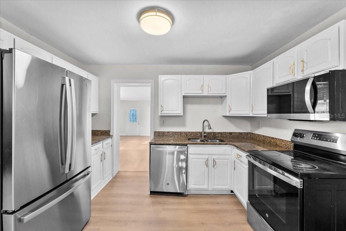 Image 9 of 58 For 405 7th Avenue
