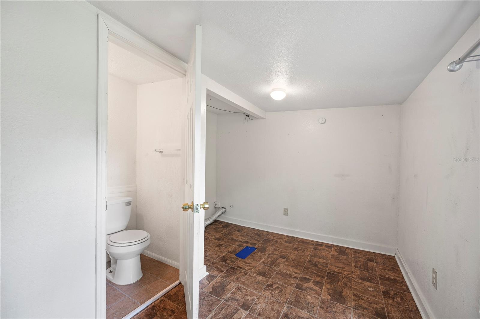 Image 14 of 27 For 1133 Bryn Mawr Avenue