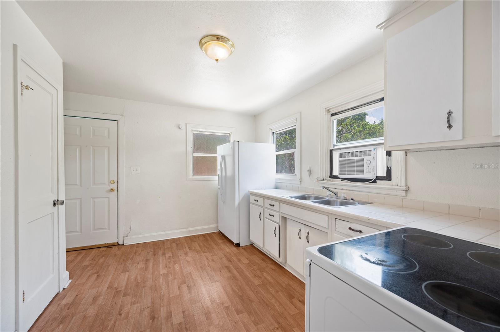 Image 17 of 27 For 1133 Bryn Mawr Avenue