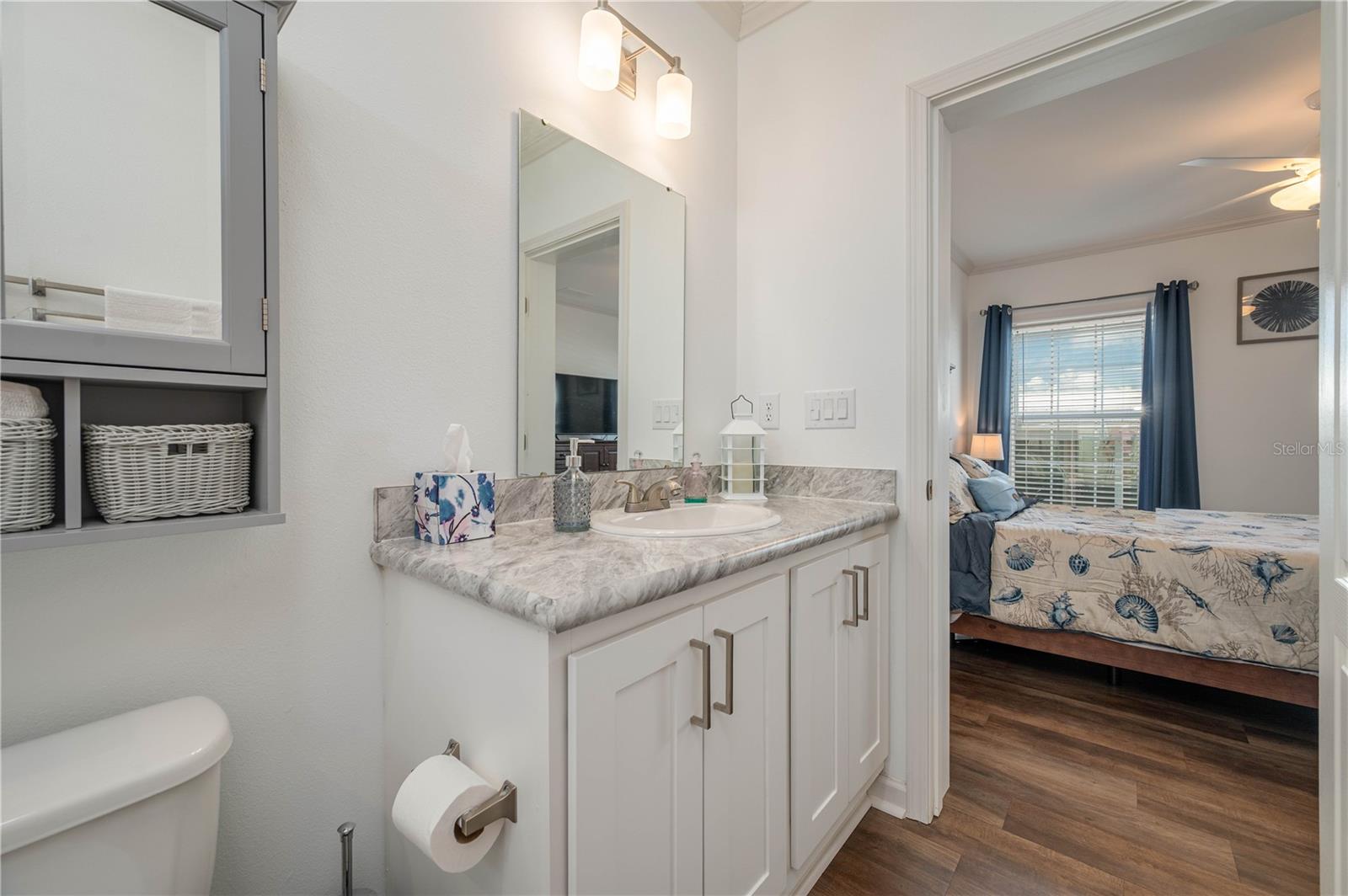Image 11 of 27 For 7085 Fairview Village Circle