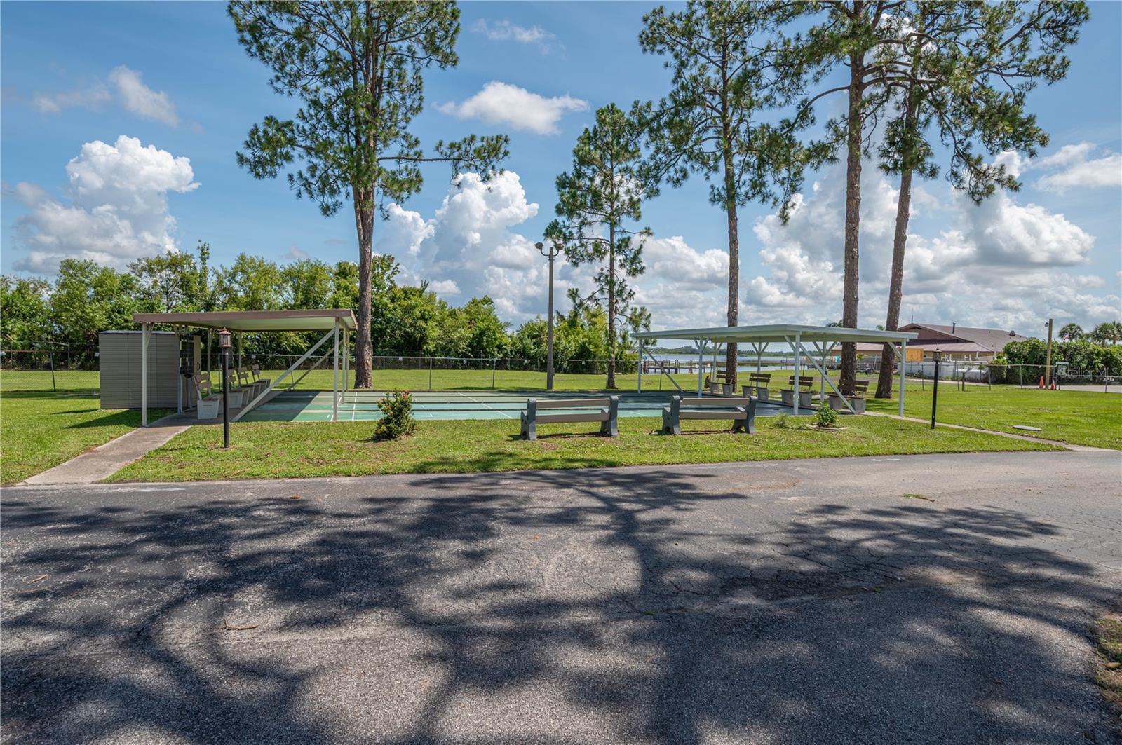Image 21 of 27 For 7085 Fairview Village Circle