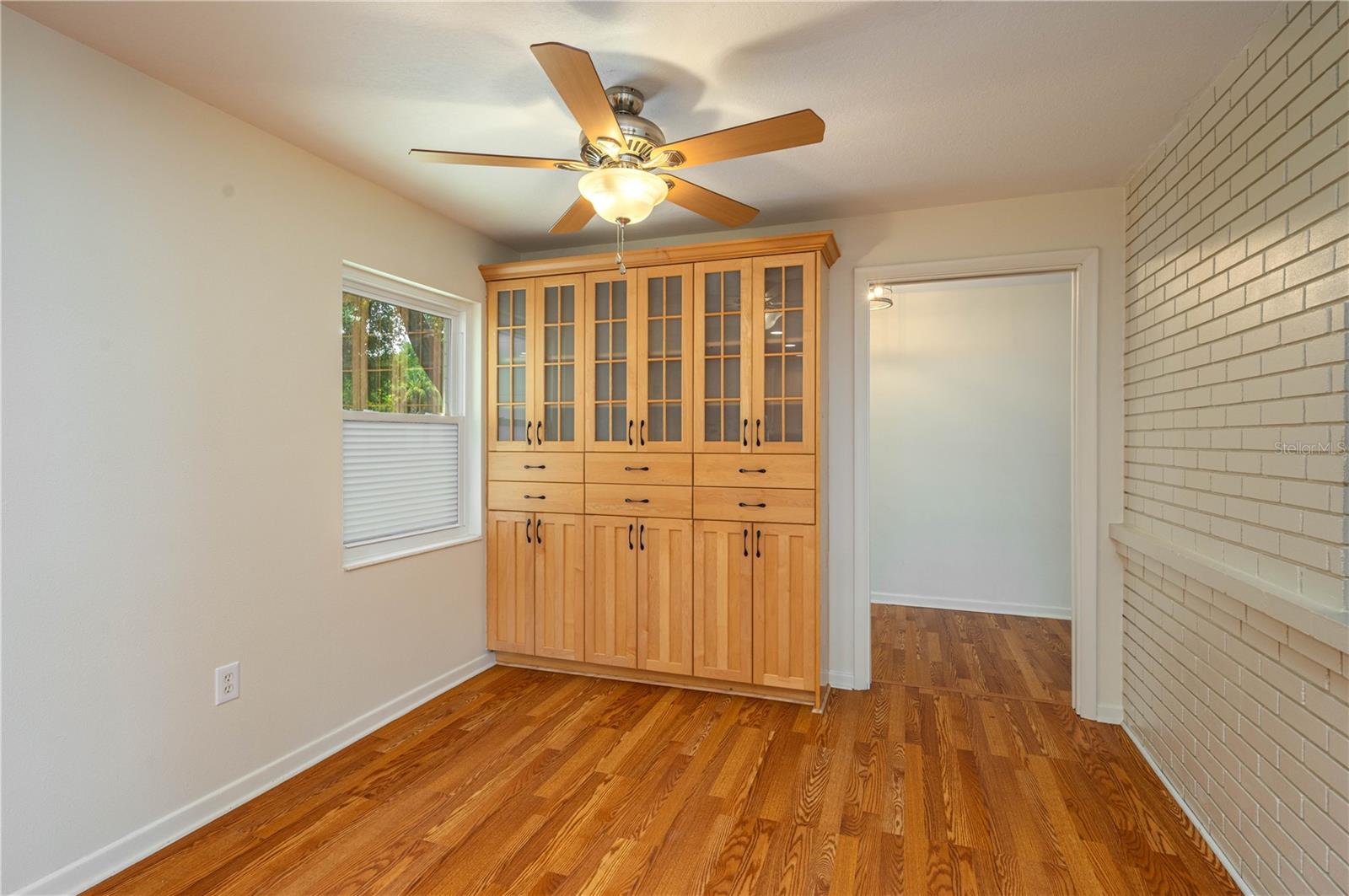 Image 11 of 51 For 18 Aqualane Drive