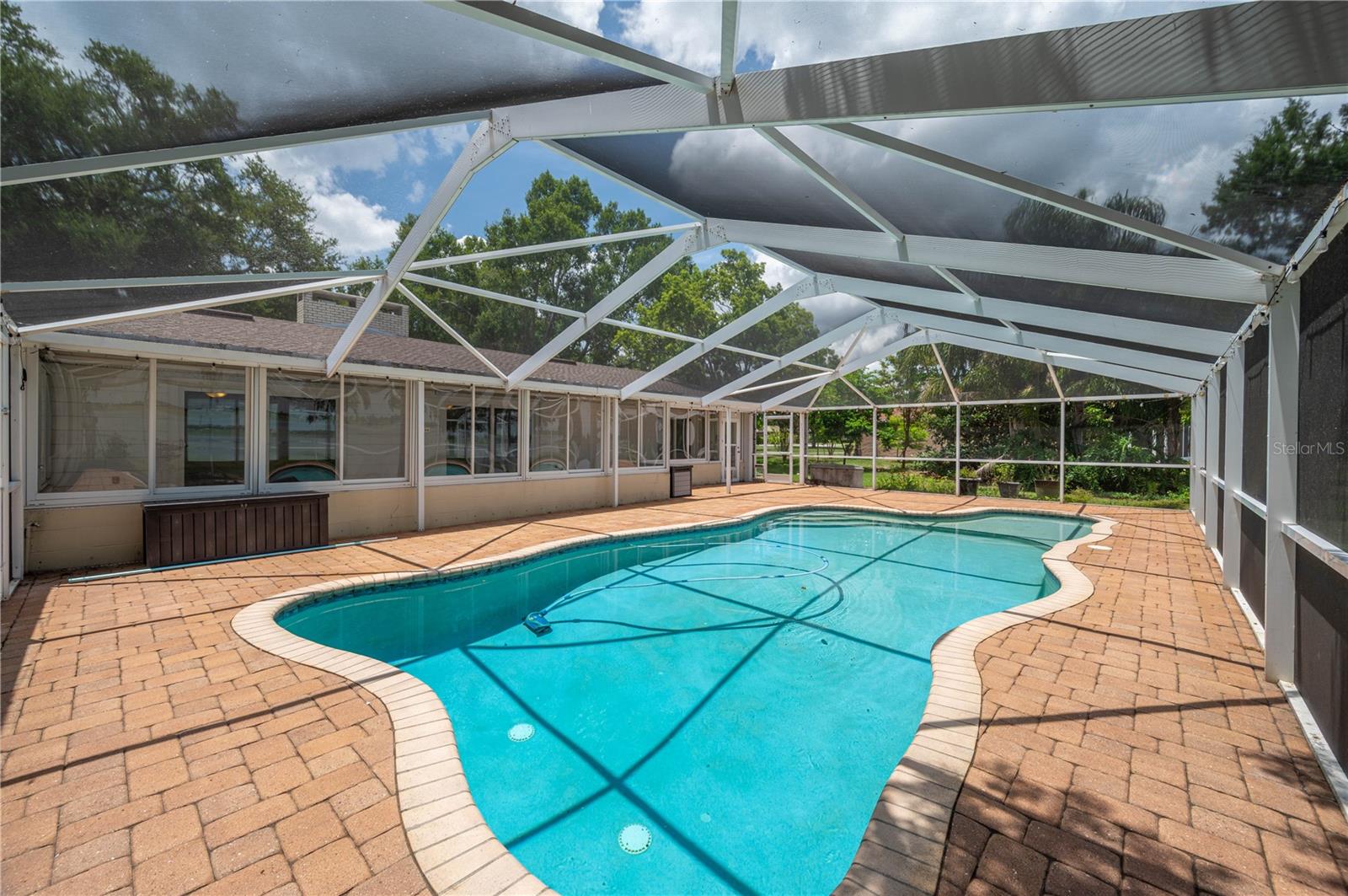 Image 33 of 51 For 18 Aqualane Drive