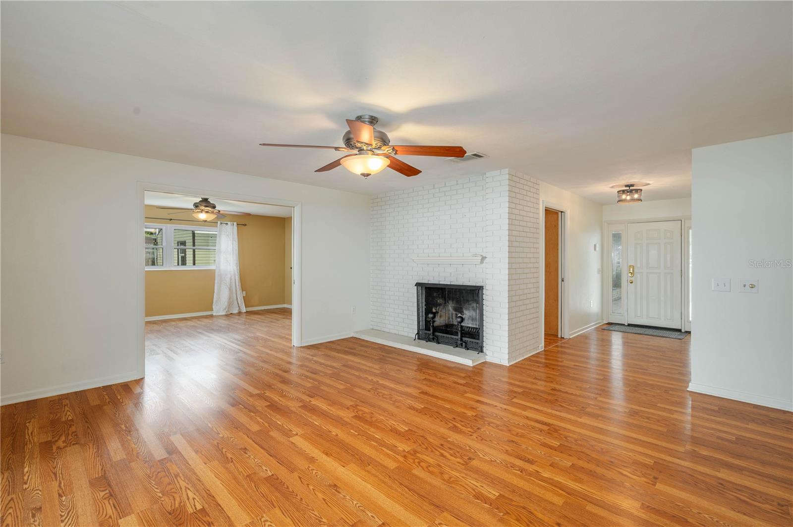 Image 4 of 51 For 18 Aqualane Drive