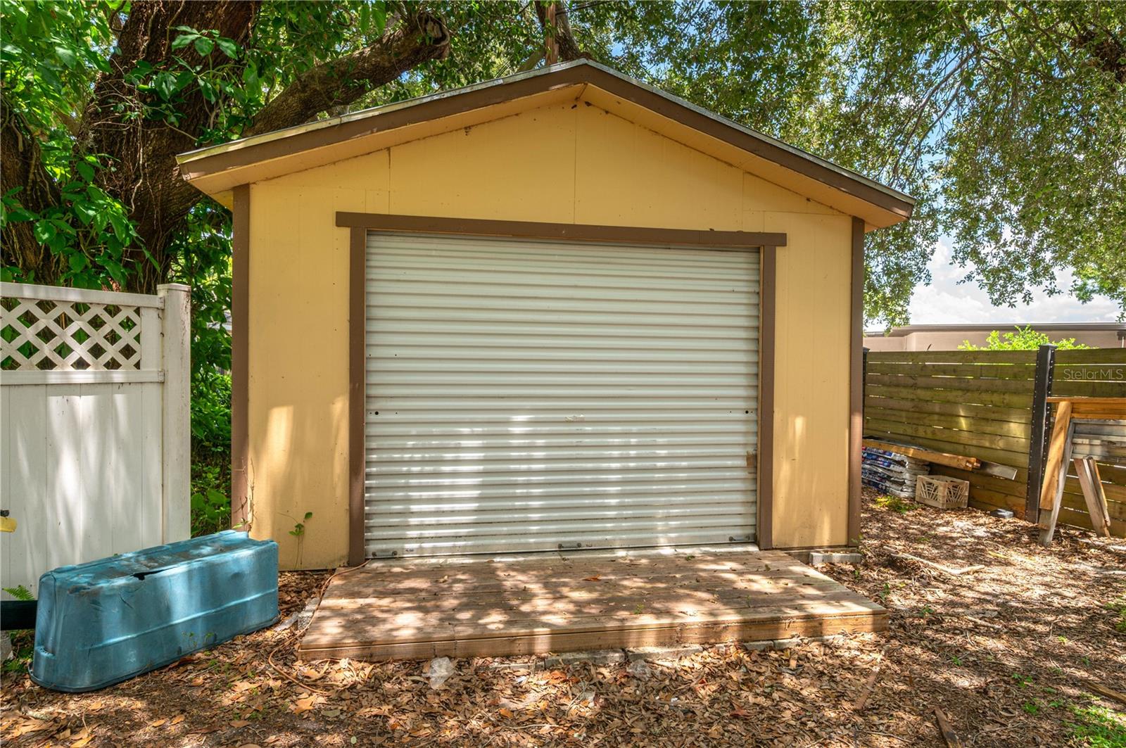 Image 42 of 51 For 18 Aqualane Drive