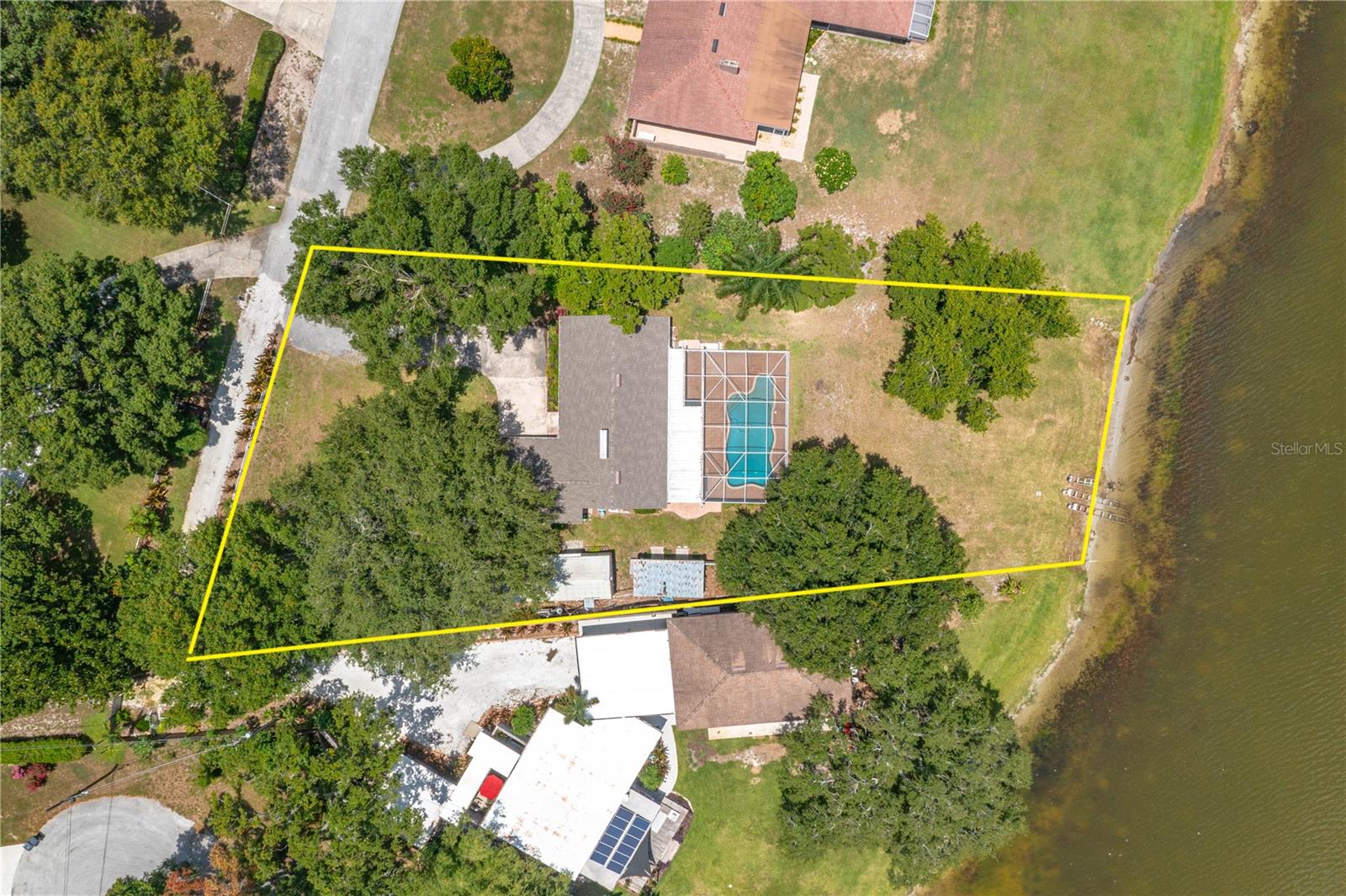 Image 43 of 51 For 18 Aqualane Drive