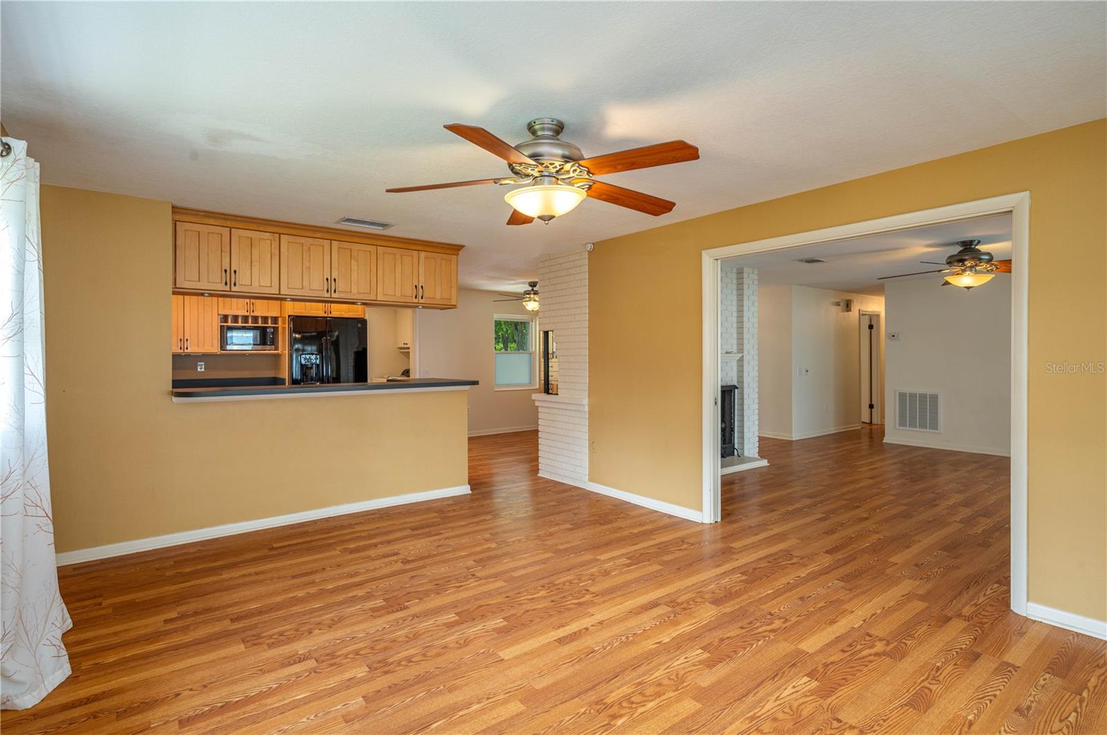 Image 7 of 51 For 18 Aqualane Drive