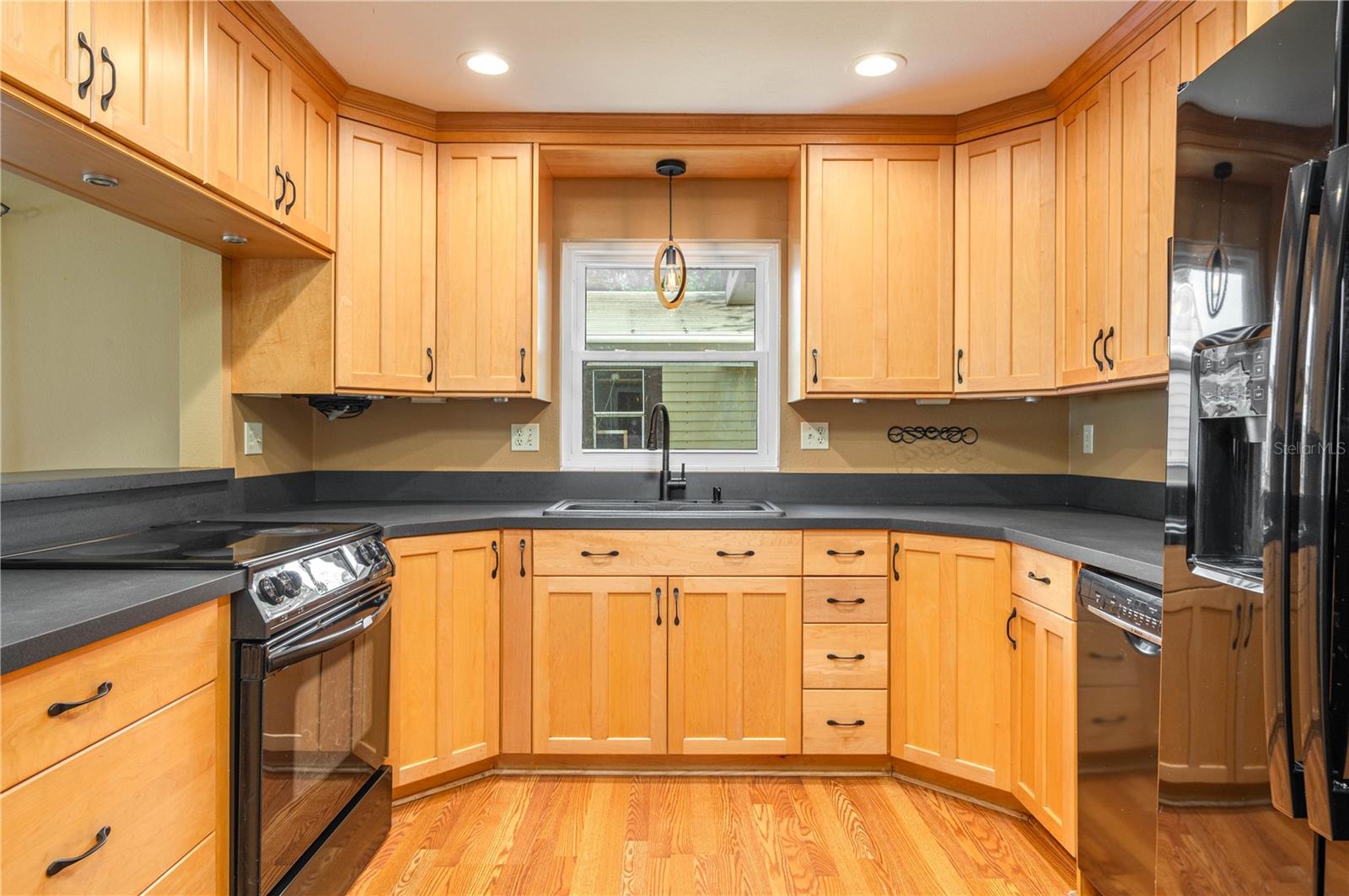Image 9 of 51 For 18 Aqualane Drive