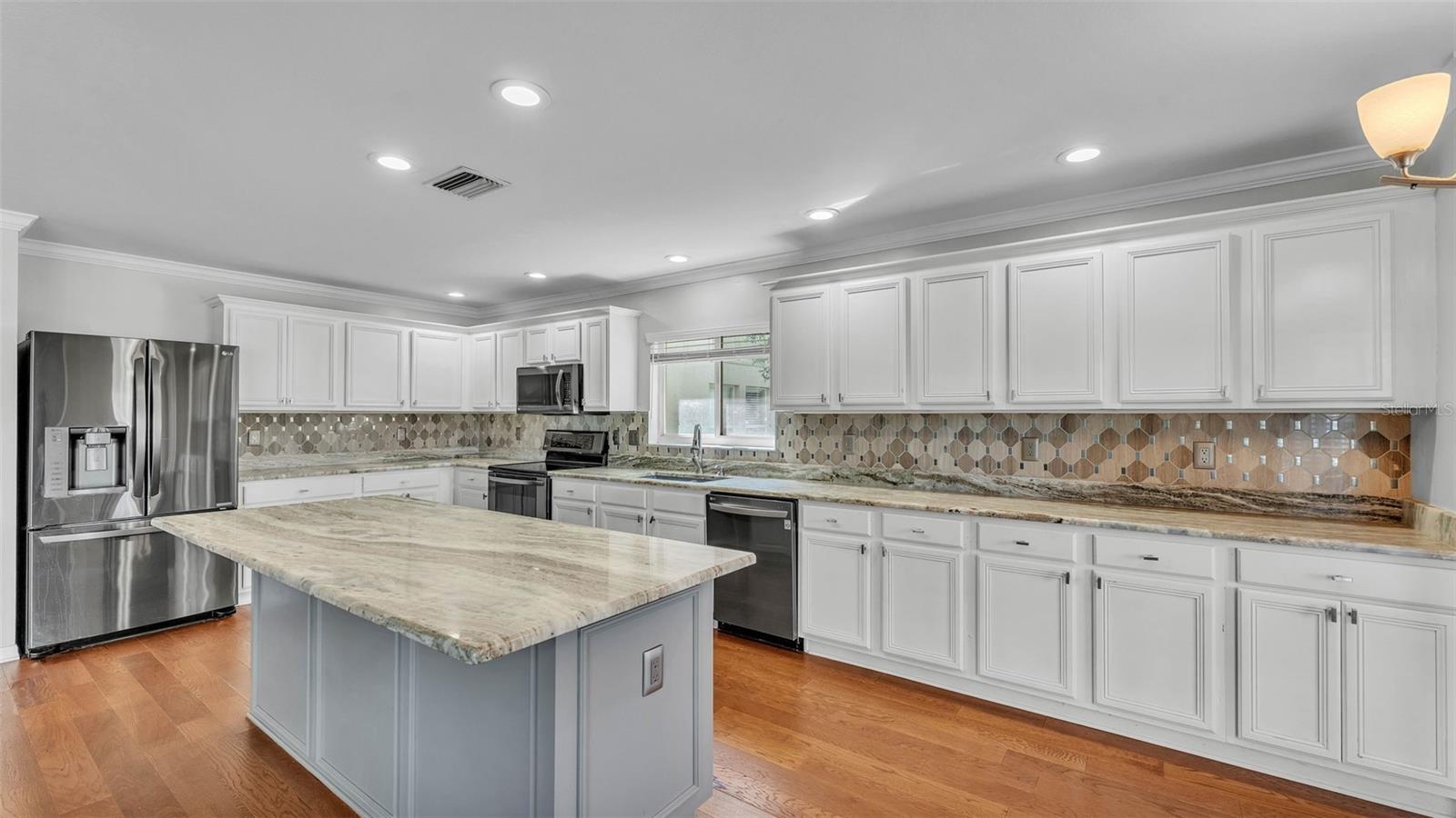 Image 12 of 58 For 6964 Lake Eaglebrooke Drive