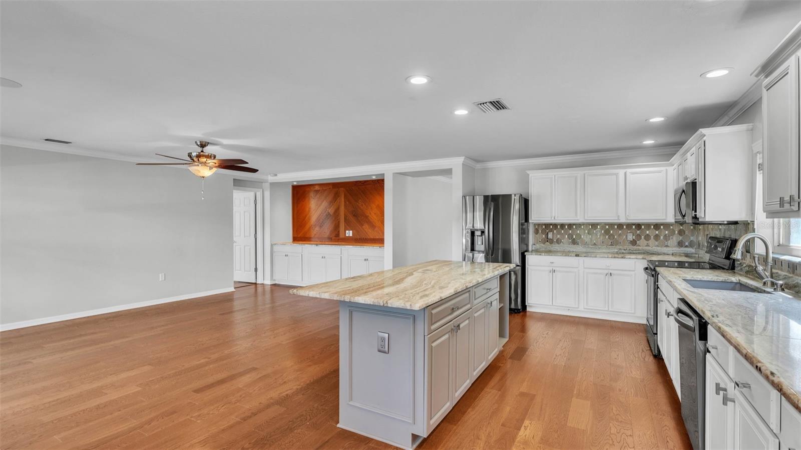 Image 13 of 58 For 6964 Lake Eaglebrooke Drive