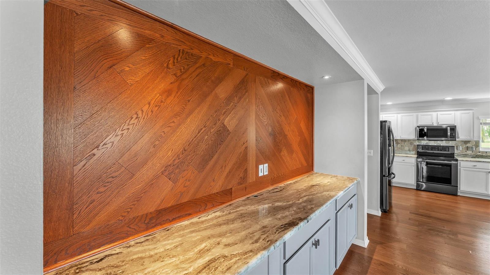 Image 20 of 58 For 6964 Lake Eaglebrooke Drive