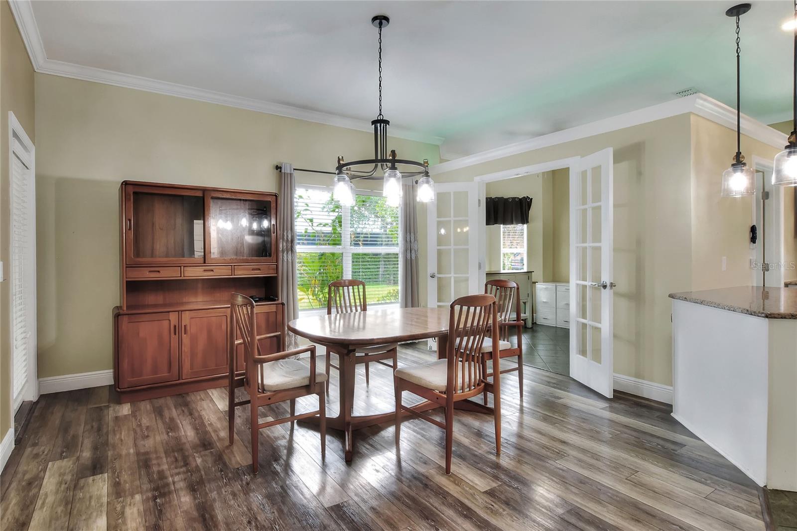 Image 11 of 64 For 657 Shorehaven Drive