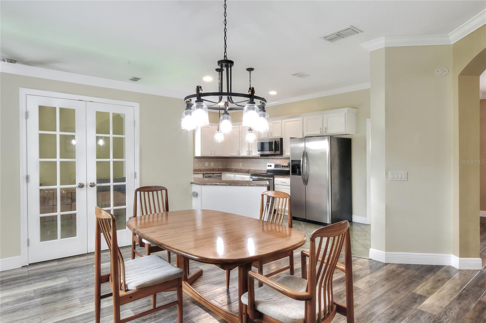 Image 21 of 64 For 657 Shorehaven Drive