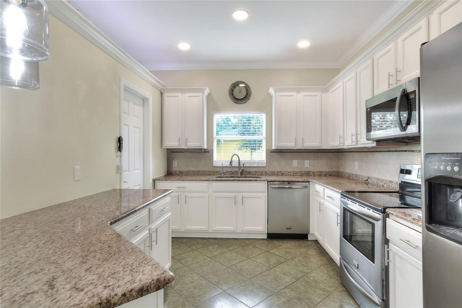 Image 22 of 64 For 657 Shorehaven Drive