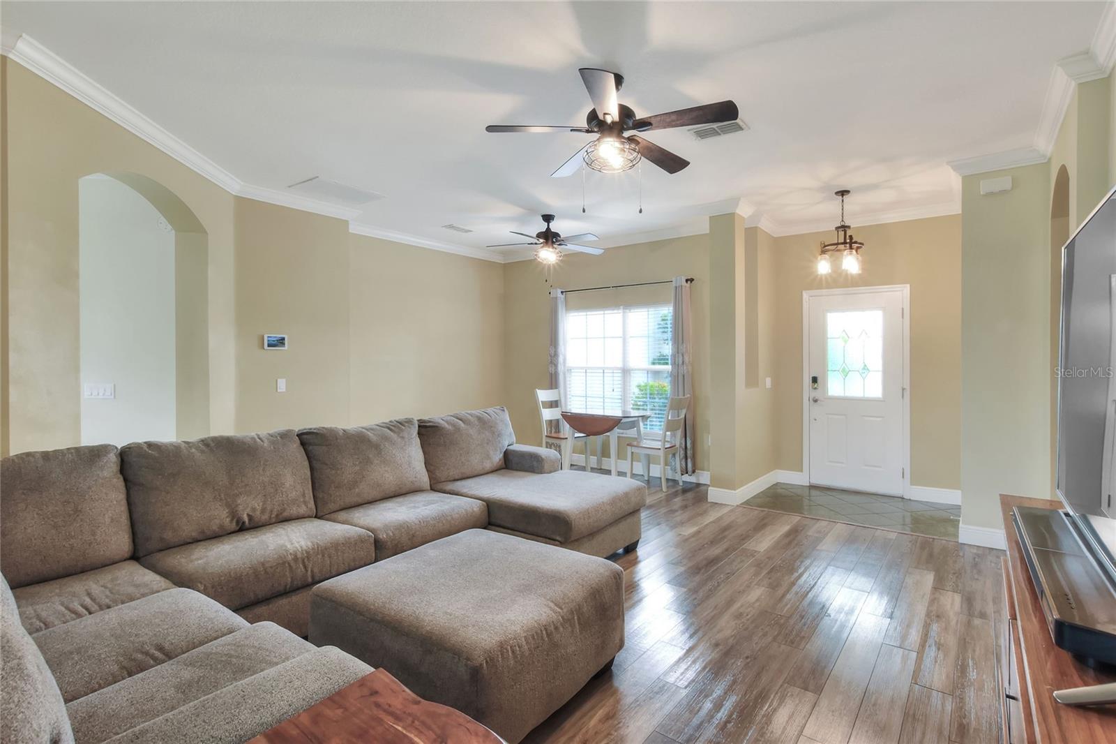 Image 4 of 64 For 657 Shorehaven Drive