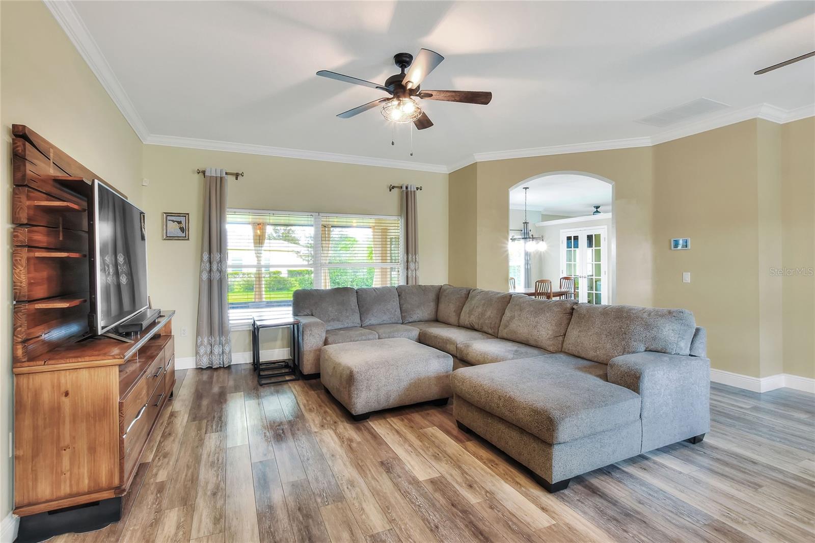 Image 5 of 64 For 657 Shorehaven Drive