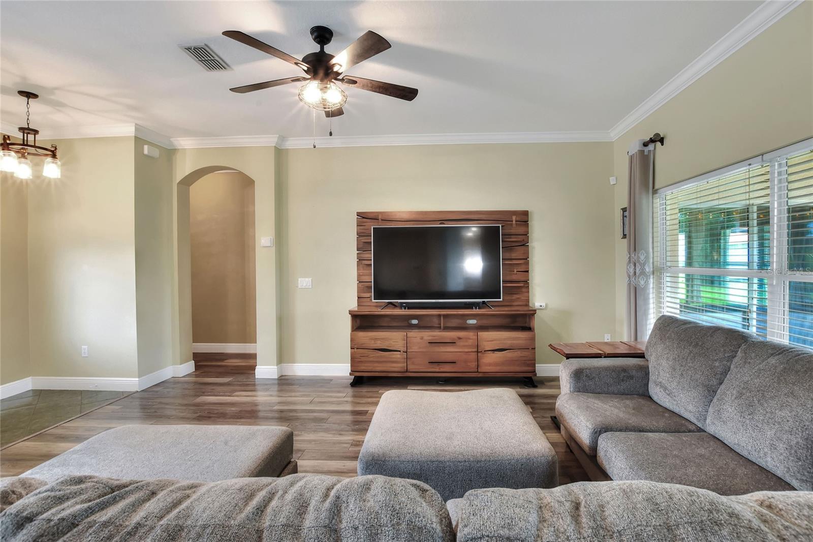 Image 6 of 64 For 657 Shorehaven Drive