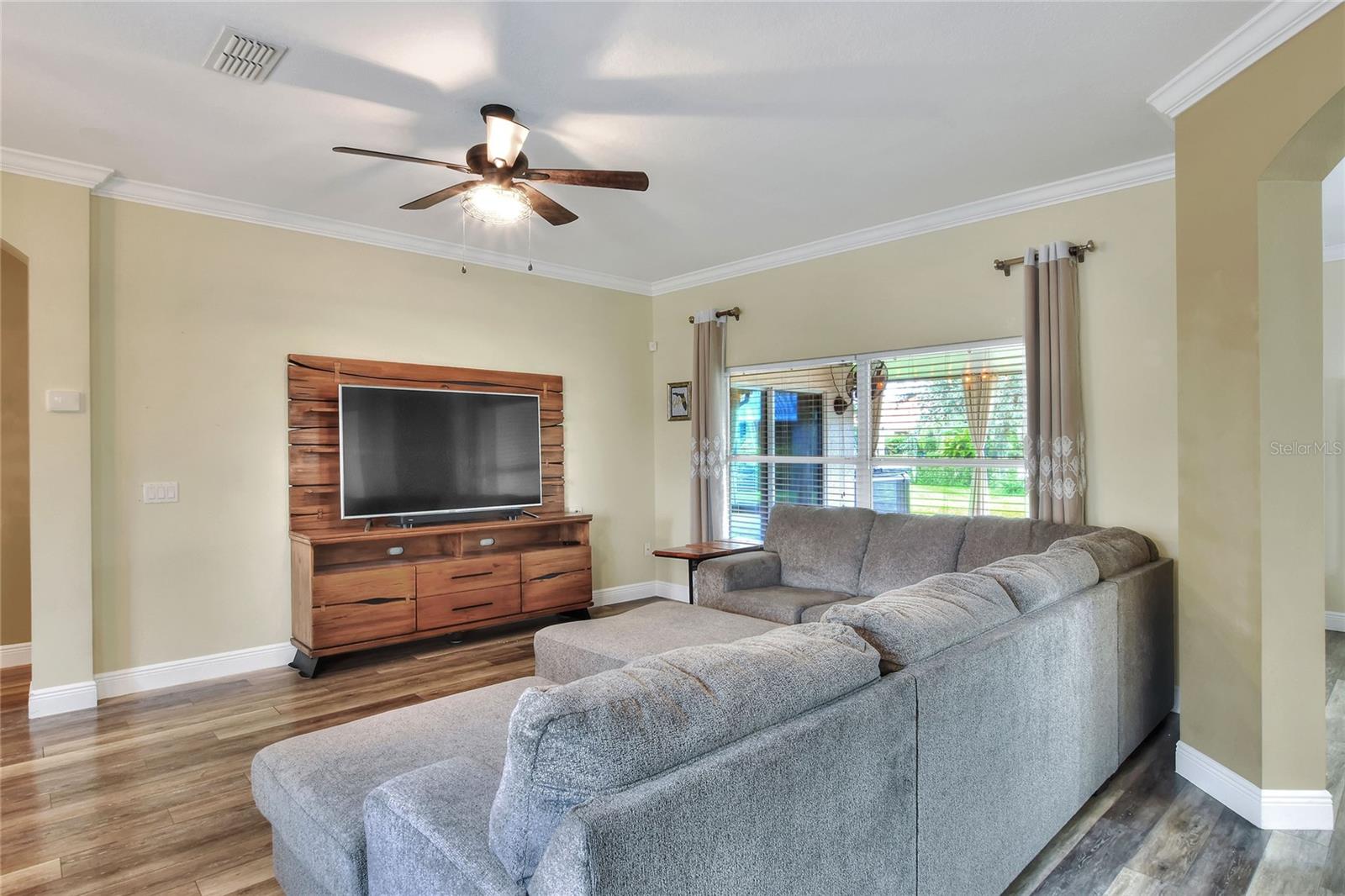 Image 8 of 64 For 657 Shorehaven Drive