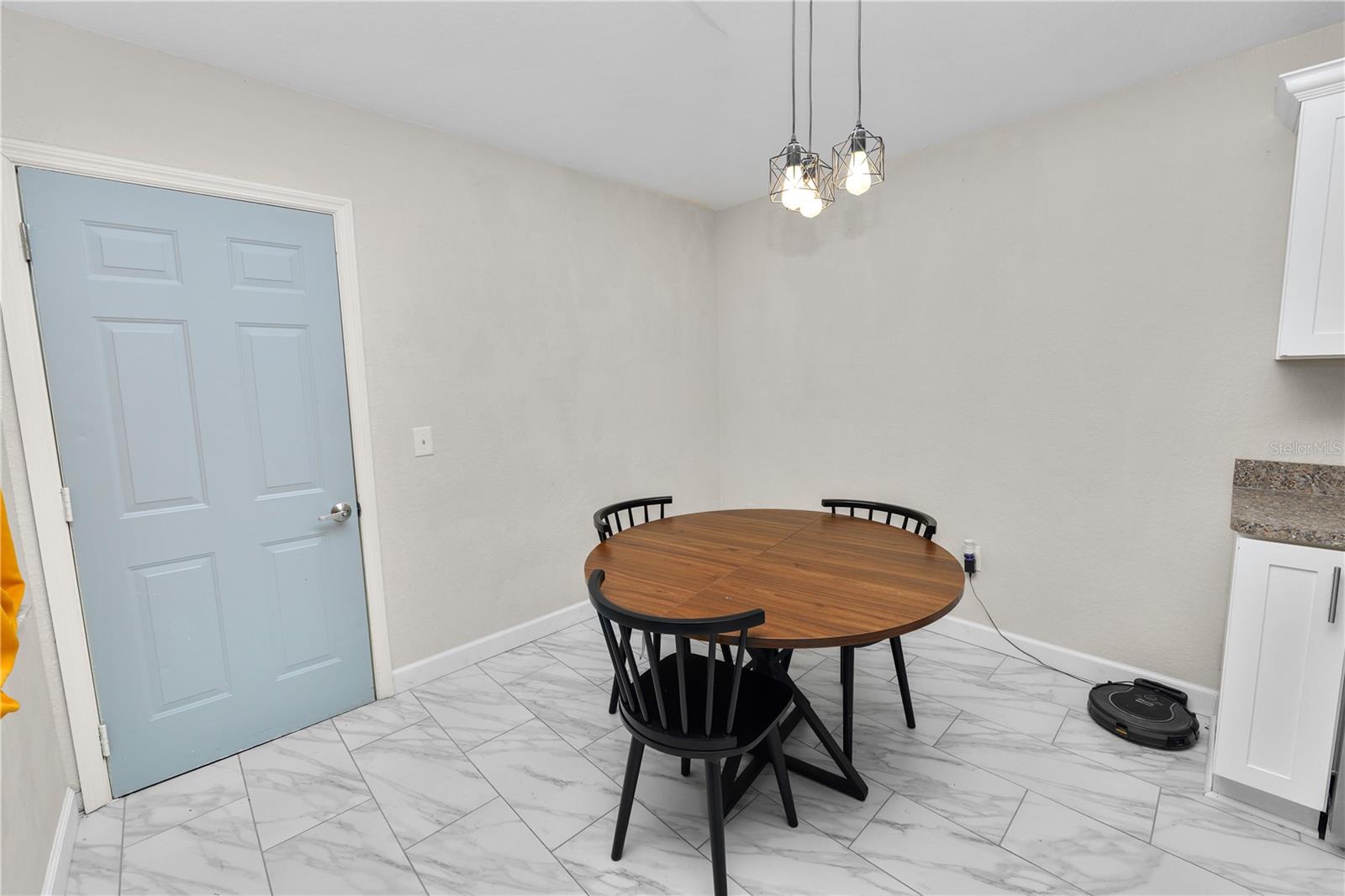 Image 12 of 25 For 3015 Thornhill Road