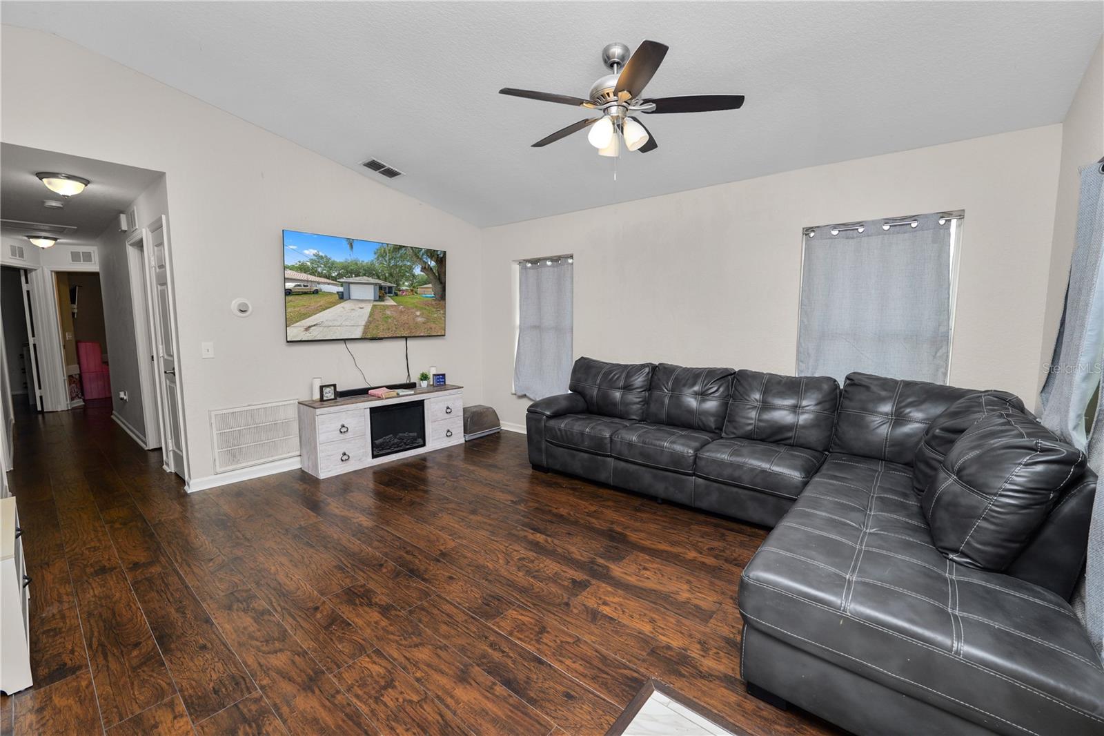 Image 5 of 25 For 3015 Thornhill Road