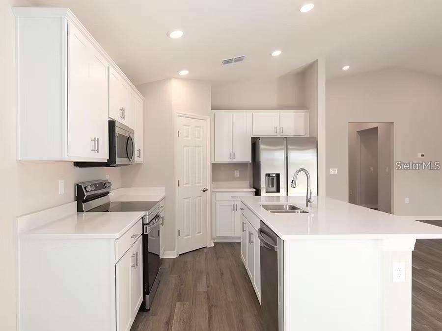 Image 3 of 8 For 2572 58th Circle E