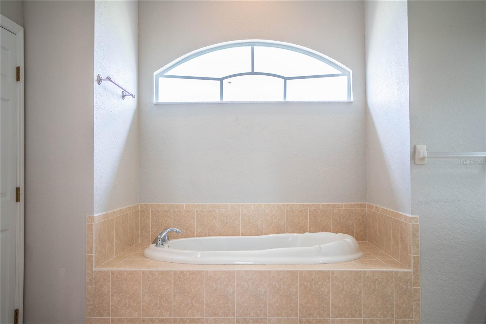Image 34 of 63 For 6806 Huntington Hills Boulevard