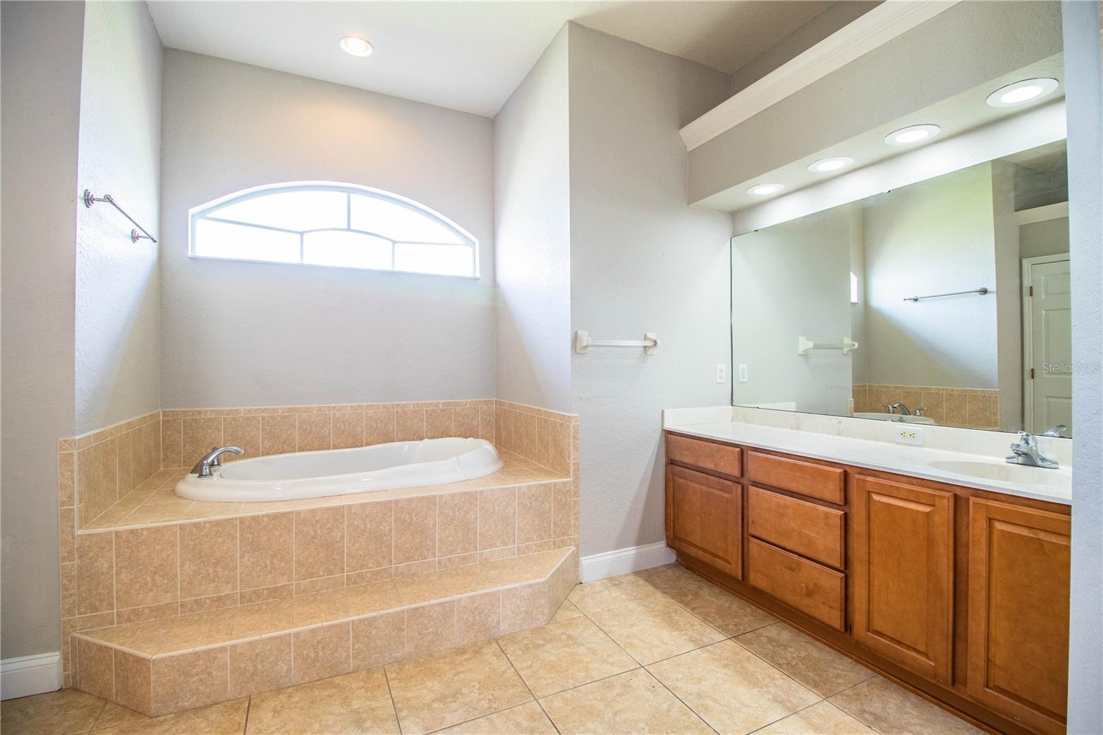 Image 35 of 63 For 6806 Huntington Hills Boulevard