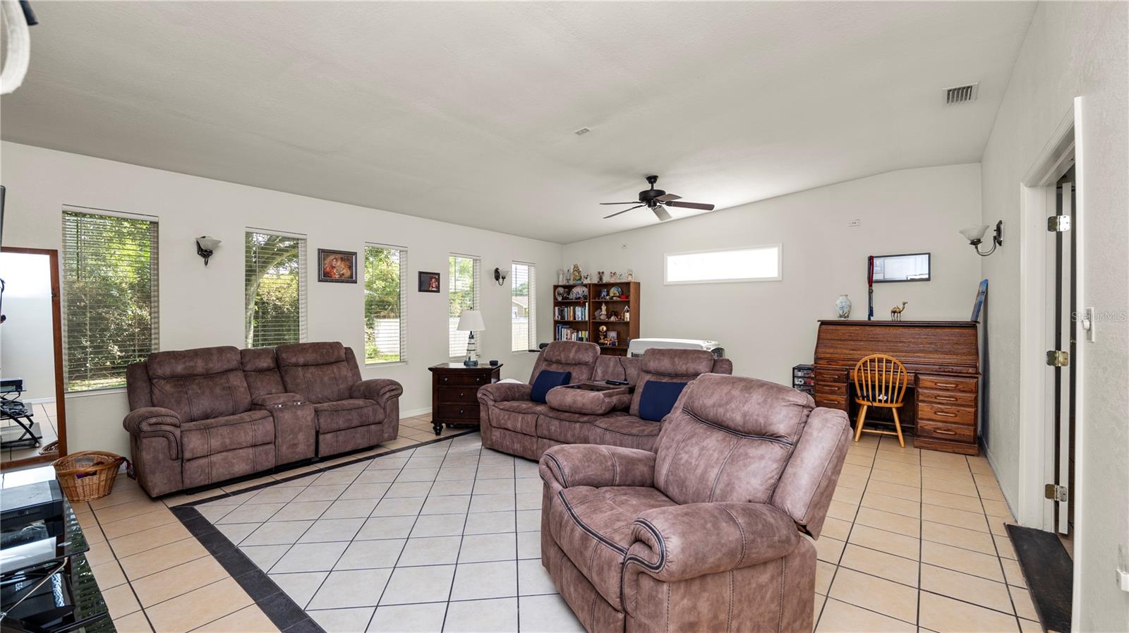 Image 26 of 42 For 6421 Calusa Drive