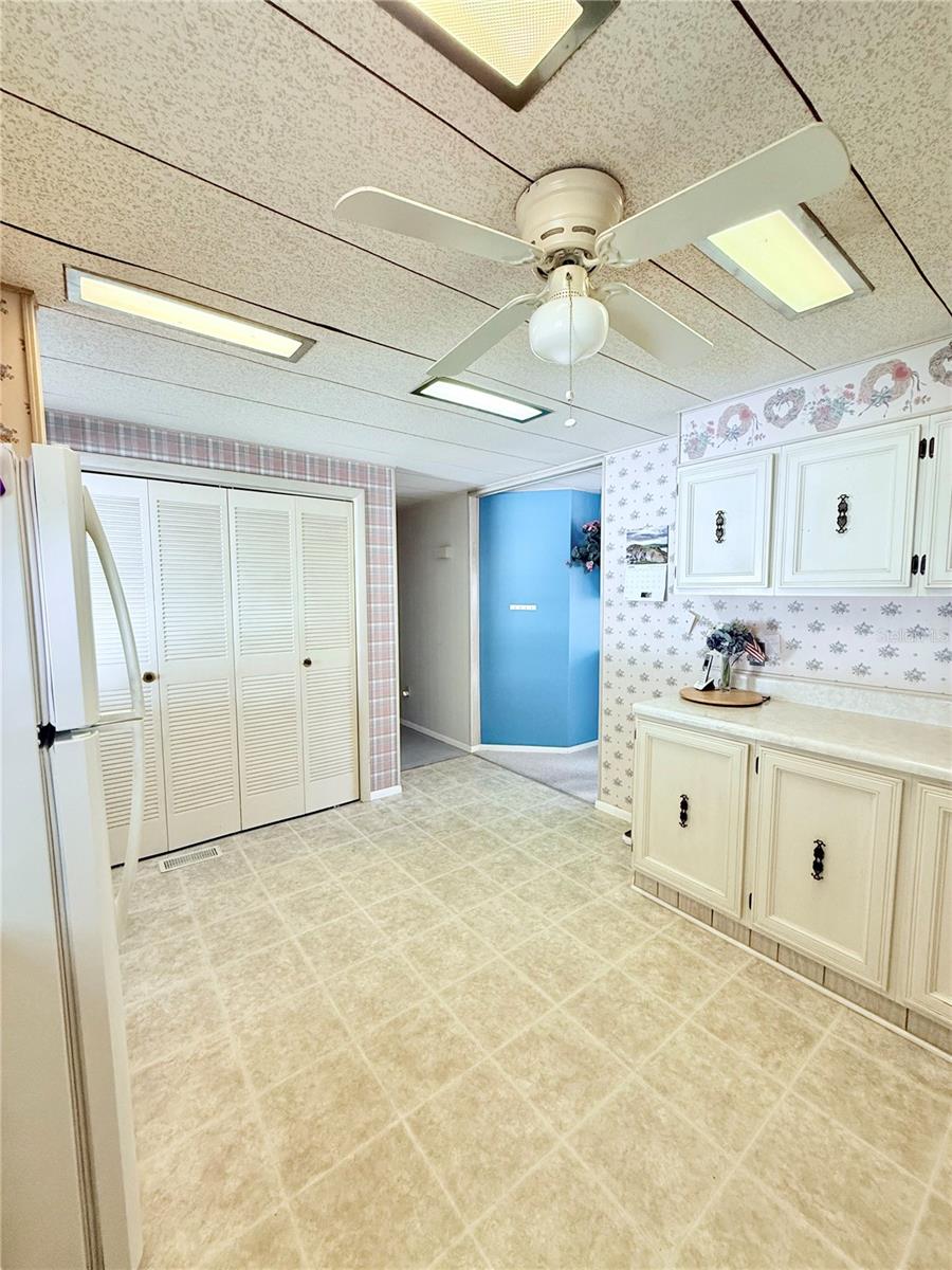 Image 7 of 28 For 622 Elizabeth Lane