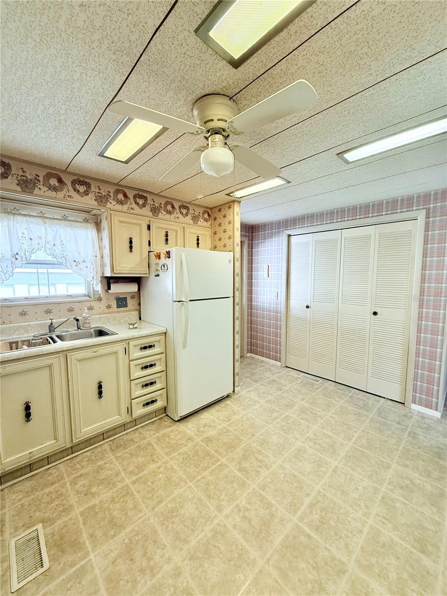 Image 8 of 28 For 622 Elizabeth Lane