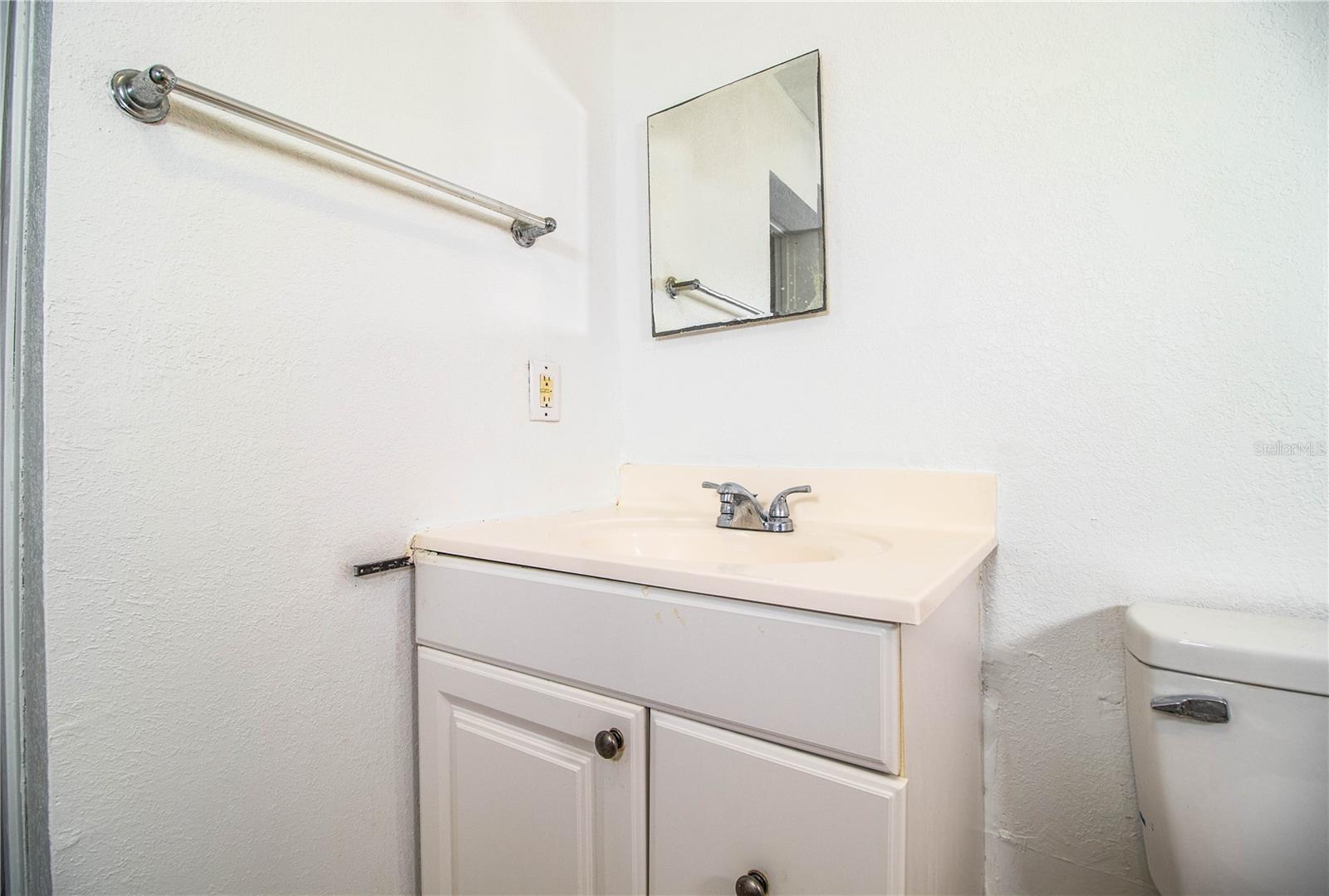 Image 27 of 68 For 1720 Park Drive
