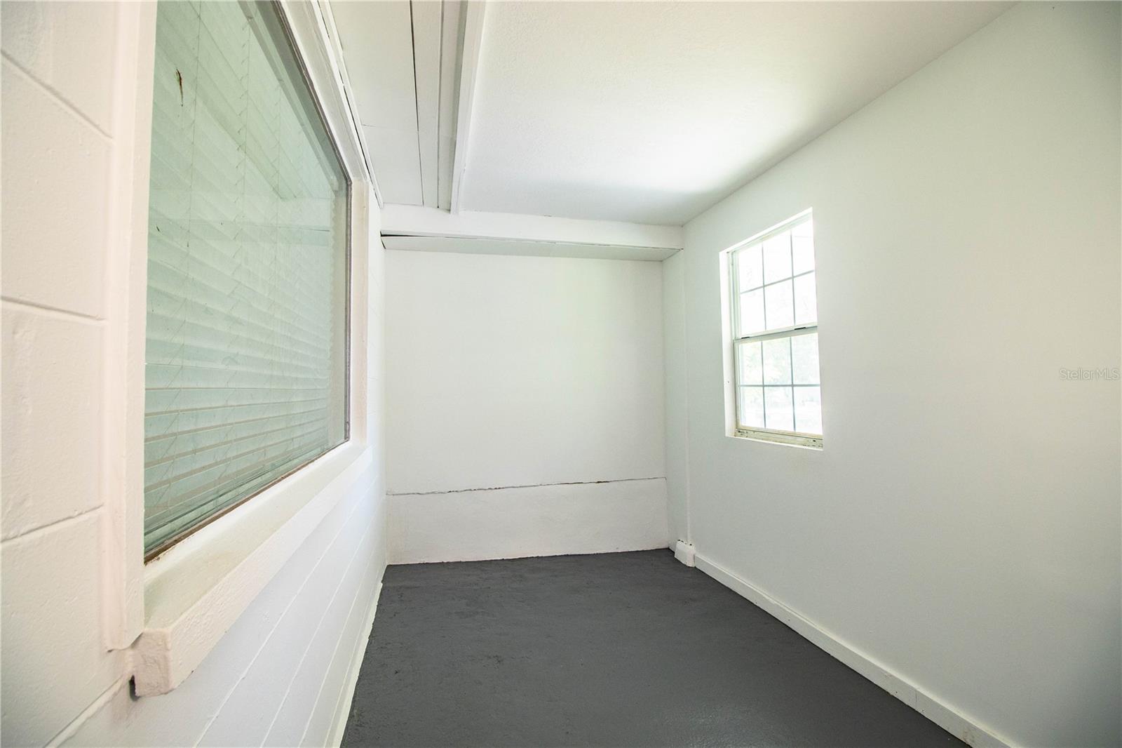 Image 33 of 68 For 1720 Park Drive