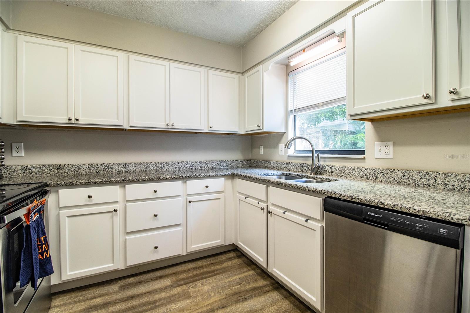 Image 10 of 54 For 3542 Raintree Court