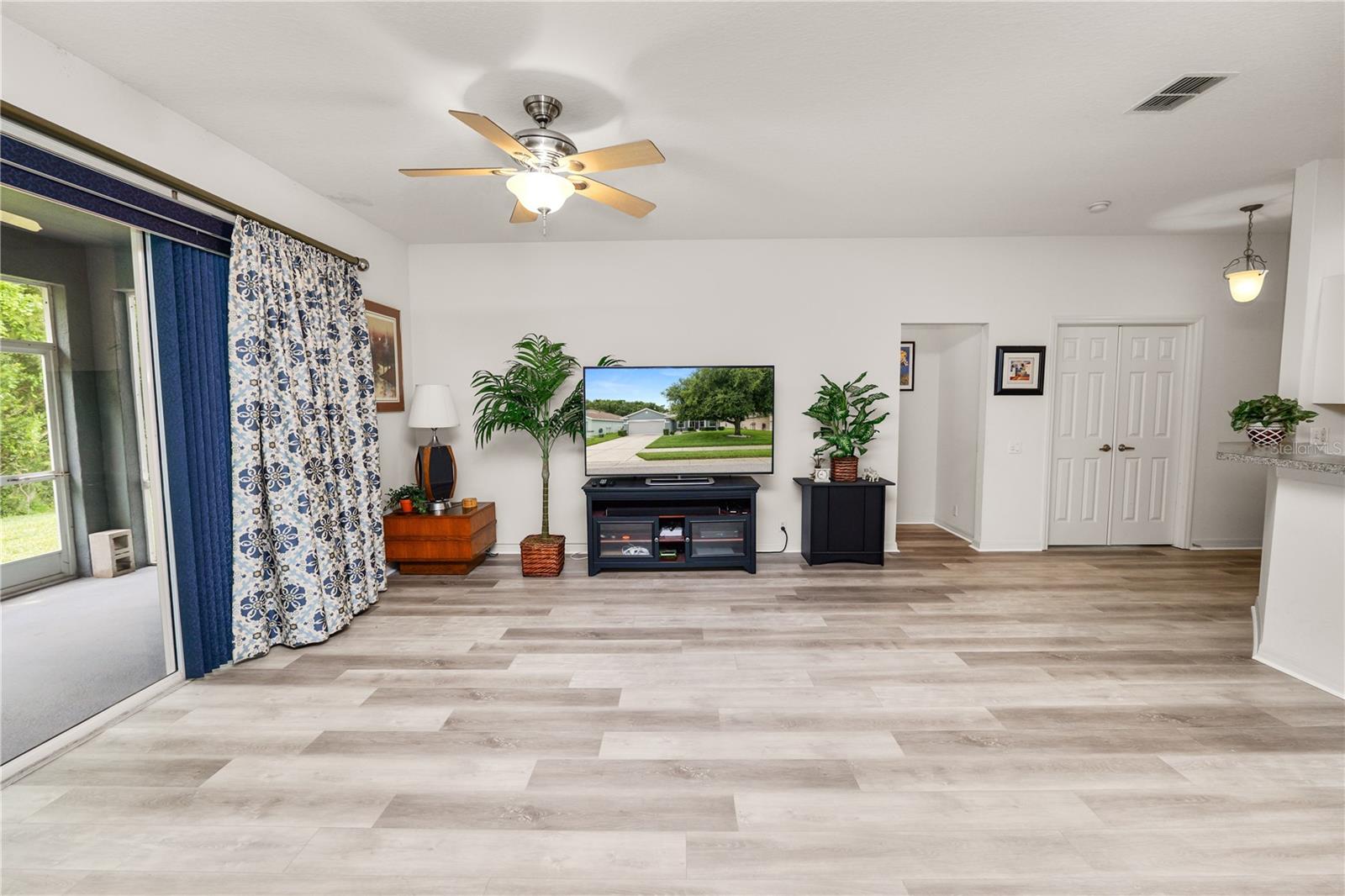 Image 7 of 50 For 4242 Whistlewood Circle
