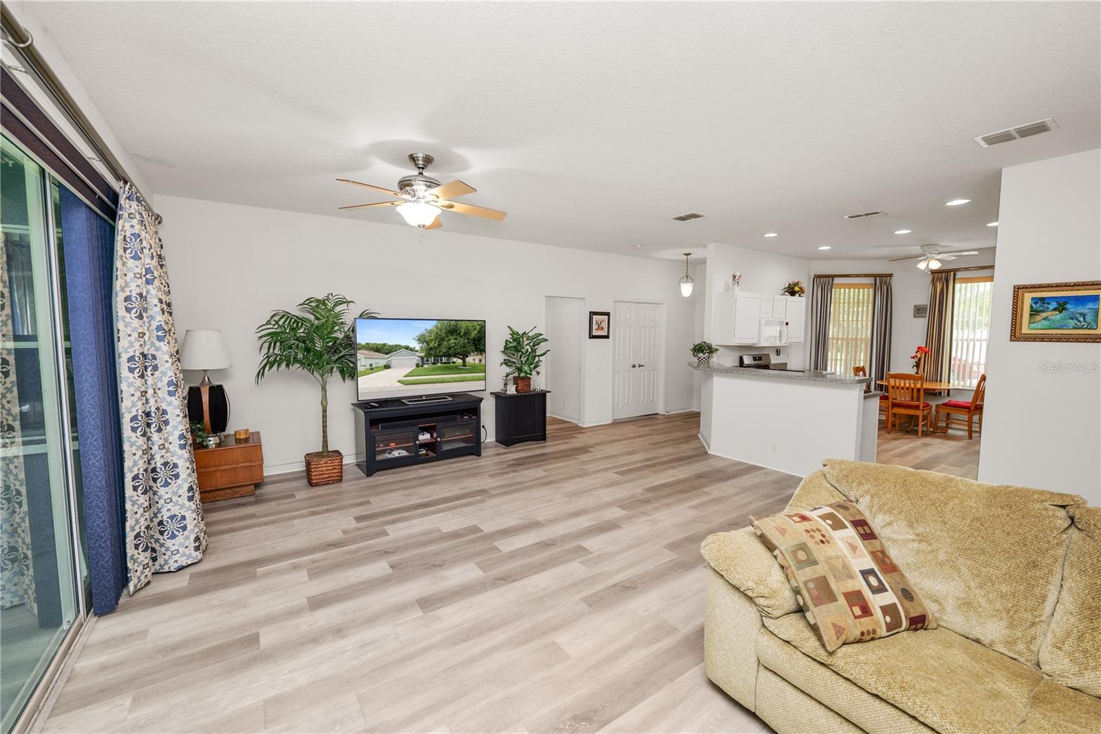 Image 8 of 50 For 4242 Whistlewood Circle