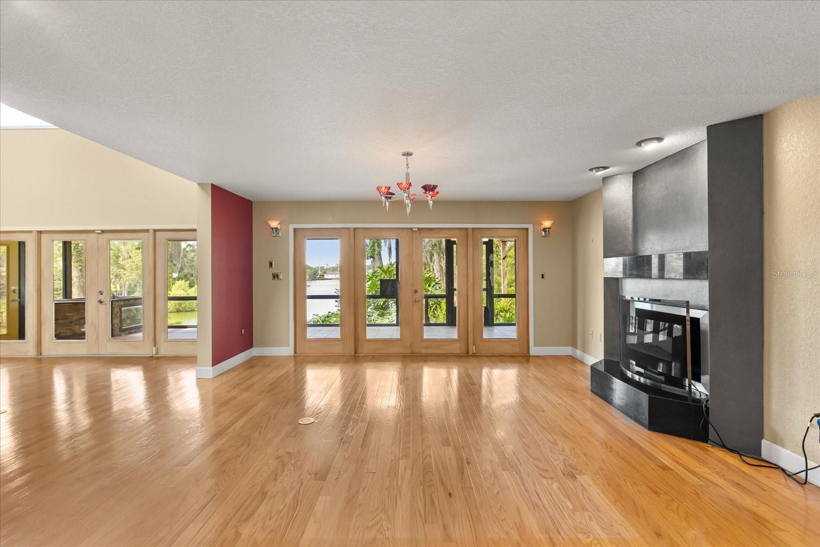 Image 6 of 43 For 6033 Mountain Lake Drive