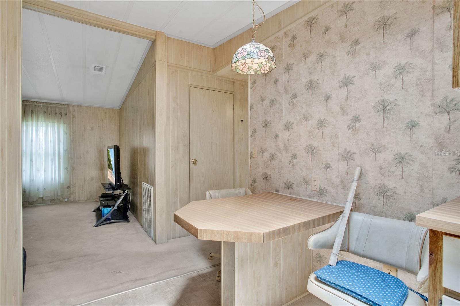 Image 11 of 37 For 6443 Hollyberry Lane Ne