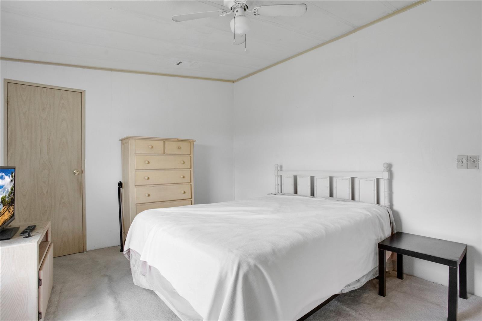 Image 13 of 37 For 6443 Hollyberry Lane Ne