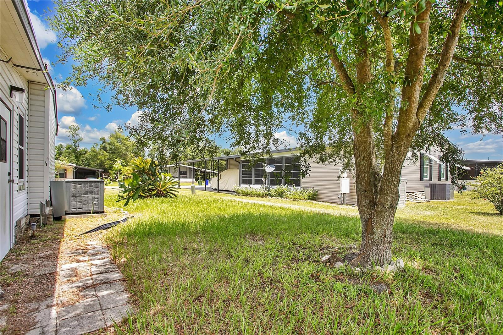 Image 21 of 37 For 6443 Hollyberry Lane Ne