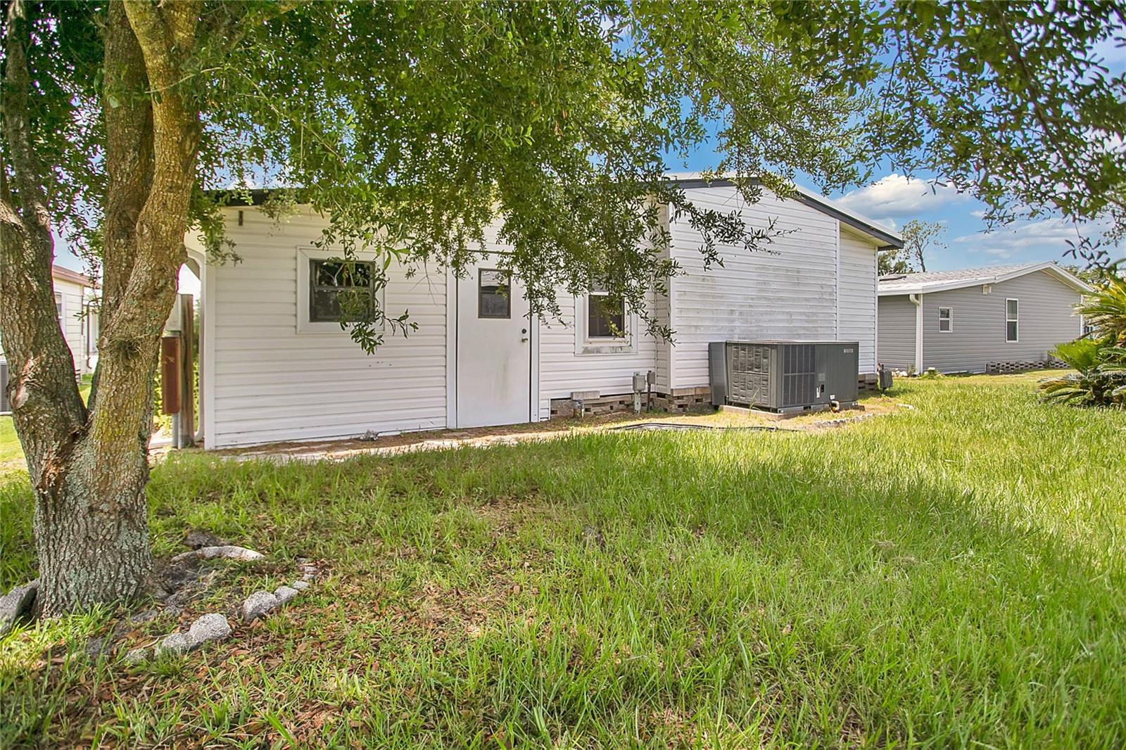 Image 22 of 37 For 6443 Hollyberry Lane Ne