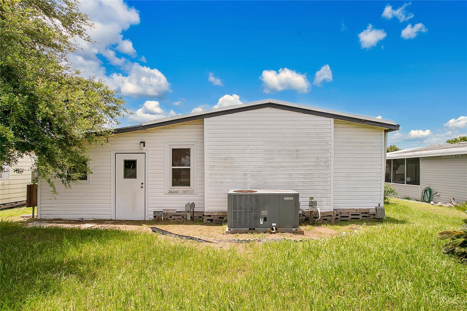 Image 23 of 37 For 6443 Hollyberry Lane Ne