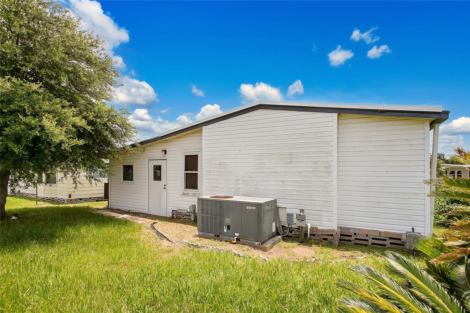 Image 24 of 37 For 6443 Hollyberry Lane Ne